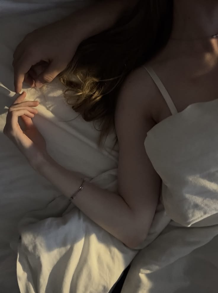 moonlluverr's tweet photo. ㅤ
ㅤ
yawns. good morning~  gonna spend my whole day at bed with him so.. hoping and wishing everyone to have a good tuesday. 
ㅤ
ㅤ https://t.co/HYcvCQ6ArO