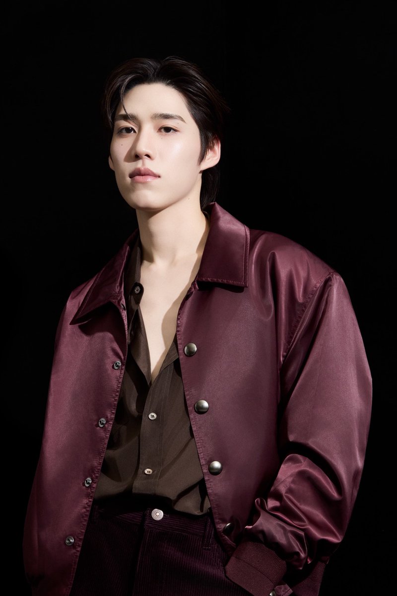 circle_update's tweet photo. มิลานก็ปัง โซลก็ฮอต! ‘พีพี กฤษฏ์’ เตรียมโชว์สุดพิเศษในฐานะ OPPO Finder ในงานเปิดตัว OPPO Find X10 Series 27 ตุลาคม 2569 นี้
.
#OPPOFindX10SeriesTH #กล้องHasselbladสีสันสมจริง 
#เก็บภาพอย่างที่เห็น #oppothailand
.
นาทีนี้จะรันเวย์หรือโชว์สเตจ ‘พีพี–กฤษฏ์ อำนวยเดชกร’ ก็เอาอยู่! หลังบินไปเสิร์ฟลุคให้สายแฟชั่นได้กดไลก์กันรัว ๆ กับการร่วมงานแฟชั่นระดับโลกทั้งที่มิลานและโซล ก็กลับมาเติมดีกรีความฮอตด้วยซิงเกิลใหม่ ‘แฟนใครปะคะ (Final Call)’ ที่แฟนเพลงให้การตอบรับอย่างล้นหลาม แถมยังประกาศคอนเสิร์ตใหญ่ปลายปีให้ได้เตรียมวอร์มเสียงรอร้องตาม เรียกว่าตารางงานแน่นแค่ไหน แฟน ๆ ก็พร้อมปักหมุดตามทุกโมเมนต์
.
แต่ก่อนถึงคิวคอนเสิร์ตใหญ่ ใครคิดถึงพีพีเตรียมเคลียร์คิวให้ดี เพราะเจ้าตัวพร้อมเสิร์ฟโชว์สุดพิเศษในฐานะ ‘OPPO Finder’ อีกครั้ง บนเวทีเปิดตัว OPPO Find X10 Series งานนี้ชวนลุ้นทั้งลุคที่จะได้เห็นและโชว์ที่จะได้ชม ว่าพีพีจะหยิบเซอร์ไพรส์อะไรมาให้แฟน ๆ ใจฟู แต่ที่คอมเฟิร์มได้เลยคือ พีพีจะมาพร้อมกับ OPPO Find X10 Series สมาร์ตโฟนแฟลกชิปกล้องสมจริง ด้วยระบบกล้อง 200MP สามตัว ที่พัฒนาร่วมกับ Hasselblad พร้อมเทคโนโลยีการถ่ายภาพที่ออกแบบมาเพื่อถ่ายทอดสีสันอย่างสมจริงอย่างเป็นธรรมชาติและเก็บรายละเอียดอย่างคมชัด ให้ทุกโมเมนต์ที่ประทับใจกลับมาดูได้อีกครั้งแบบเต็มตา
.
เตรียมพบกับ ‘พีพี กฤษฏ์’ ในงาน OPPO Find X10 Series Launch Event | True to Life, True to the Moment เปิดตัวพร้อมกับ OPPO Pad Mini รุ่น Matte Display วันอังคารที่ 27 ตุลาคม 2569 เวลา 17:00 น. เป็นต้นไป รับชมพร้อมกันทาง TikTok, Facebook และ YouTube ของ OPPO Thailand แล้วมาลุ้นไปด้วยกันว่า ครั้งนี้พีพีจะเสิร์ฟโมเมนต์ไหนให้แฟน ๆ ได้พูดถึงกันอีกครั้ง
.
ติดตามรายละเอียดเพิ่มเติมได้ที่: https://t.co/jC4gYAKviM