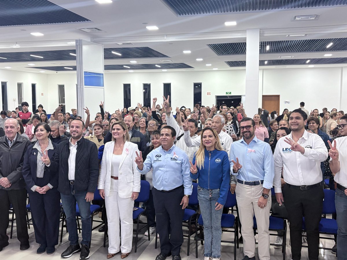 davidnovoatosca's tweet photo. Un gusto acompañar a mi amiga  @JaredGonzalezMX en su informe de actividades en el @panleonmx. Se nota el esfuerzo, la dedicación y el compromiso por seguir trabajando por las familias leonesas. ¡Enhorabuena, Jared! 👏🏻

#León #Guanajuato #DavidNovoa https://t.co/Dg3AeGFKlQ