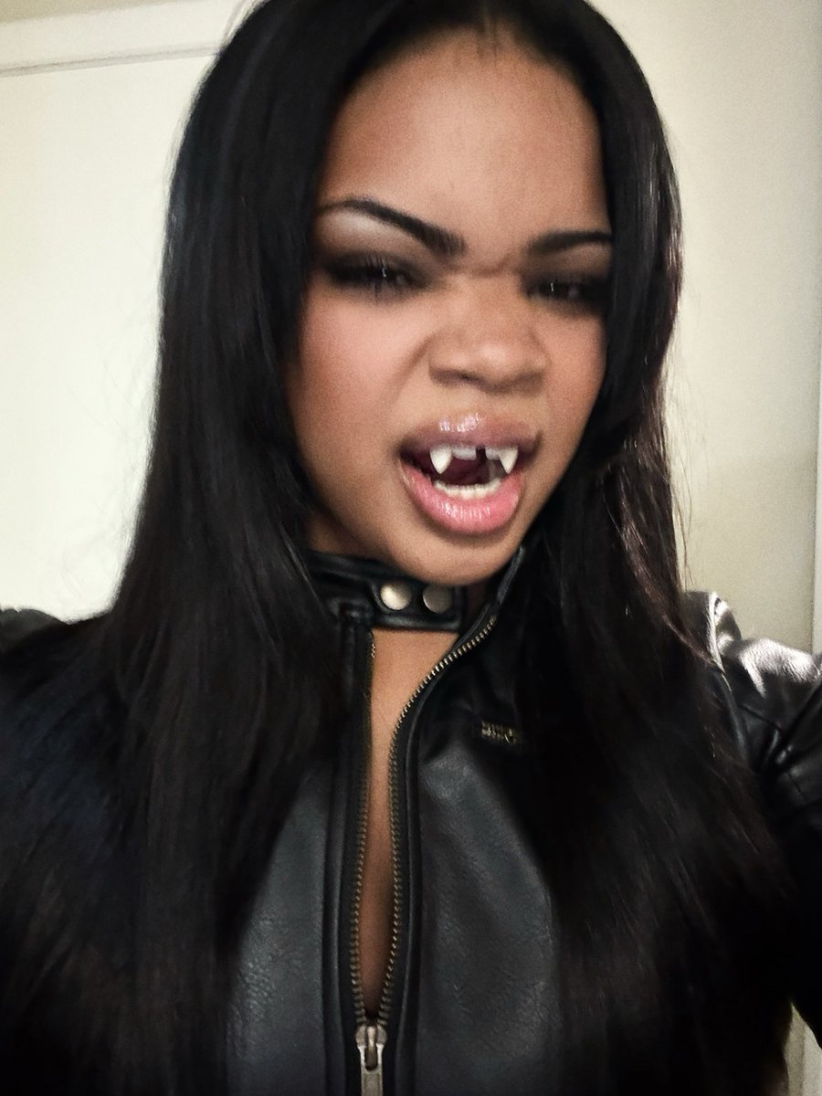 AliyahsW0rld's tweet photo. My babysitter is definitely a vampire https://t.co/o4rVaqDXld