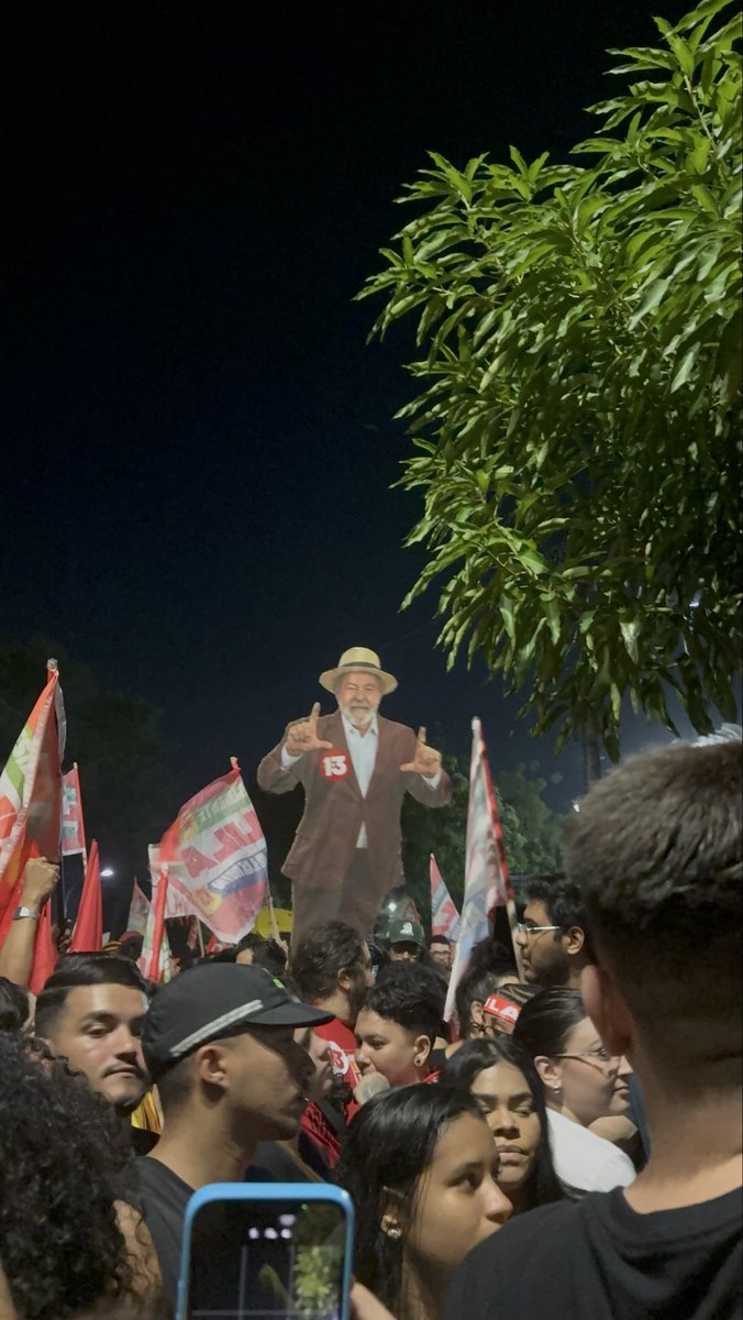 pxkrose's tweet photo. até o lula passou na parangaba hoje https://t.co/0fs2TXXUd4
