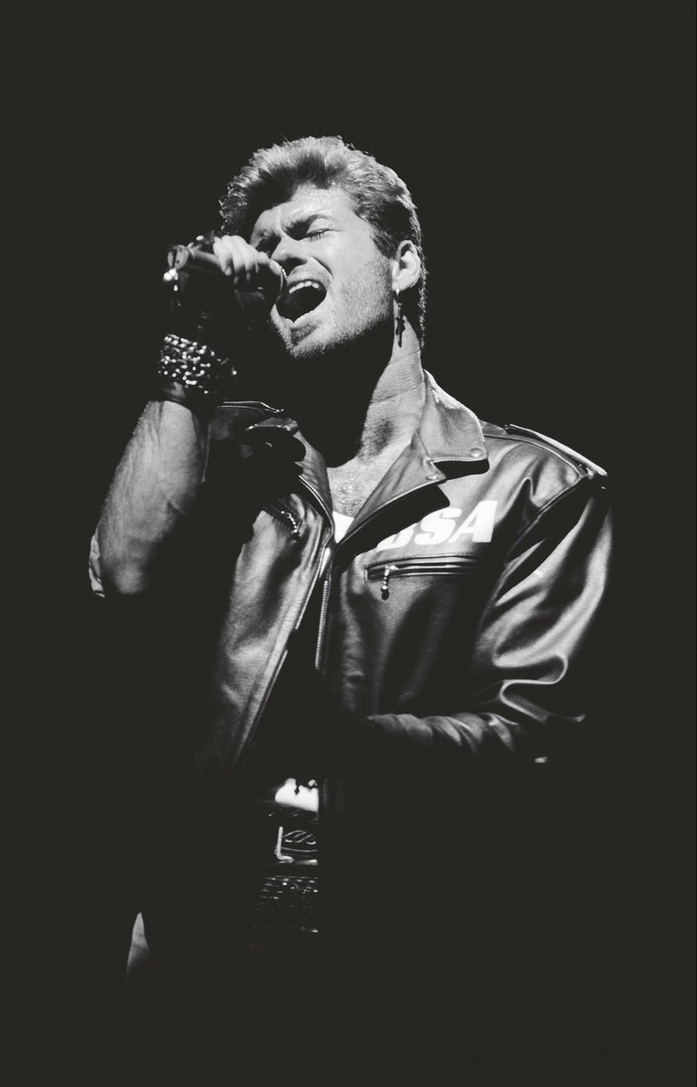 INTSonyMusicJP's tweet photo. 【#ジョージ・マイケル】

 『THE FAITH TOUR』
伝説の初ソロツアーを初公式音源化した未発表ライヴ・アルバムの国内盤が、世界で唯一Blu-ray Audioを追加した日本独自仕様の3枚組（2CD+BD）で11/20にリリース決定📅

📝詳細:
https://t.co/5kKVYtAbRg
 
2016年12月25日に53歳という若さでこの世を去り、今年で没後10年を迎えるジョージ・マイケル。そのジョージが世界的人気を博したポップ・デュオ、ワム！解散後にリリースしたソロデビュー・アルバム 『FAITH』（1987）。

ポップ・ミュージック史に燦然と輝くこの名盤を携えて行われた伝説の初ソロツアーが、待望の初公式音源化を果たします！

海外版はデジタル配信を含むマルチフォーマットで11/6に発売されることが既に発表されています✅

#GeorgeMichael