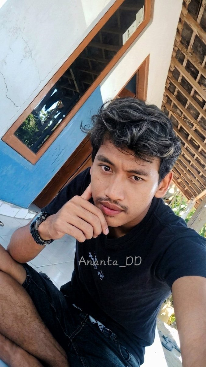 AnantaDewa_96's tweet photo. Gue kalo kecintaan jadi fast respon bnget, kayak admin olshop. 
Ada yg sama? https://t.co/7KGgENnL1E