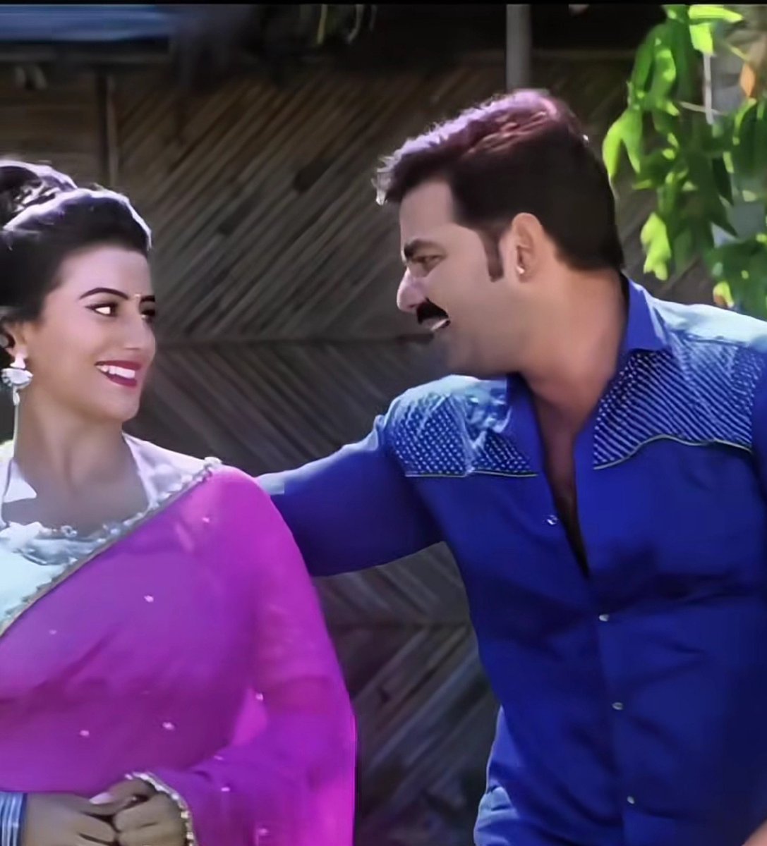 mehndirashi's tweet photo. Akshara Singh–Pawan Singh: Is the old story returning?

On stage, Pawan Singh addressed Akshara Singh as “my baby” and then apologized to her.

 Not only that, he asked the audience, “Do you all want to see our pair together again?” 👀

Once love, then controversy...1/2 https://t.co/AWwxNpAKeA