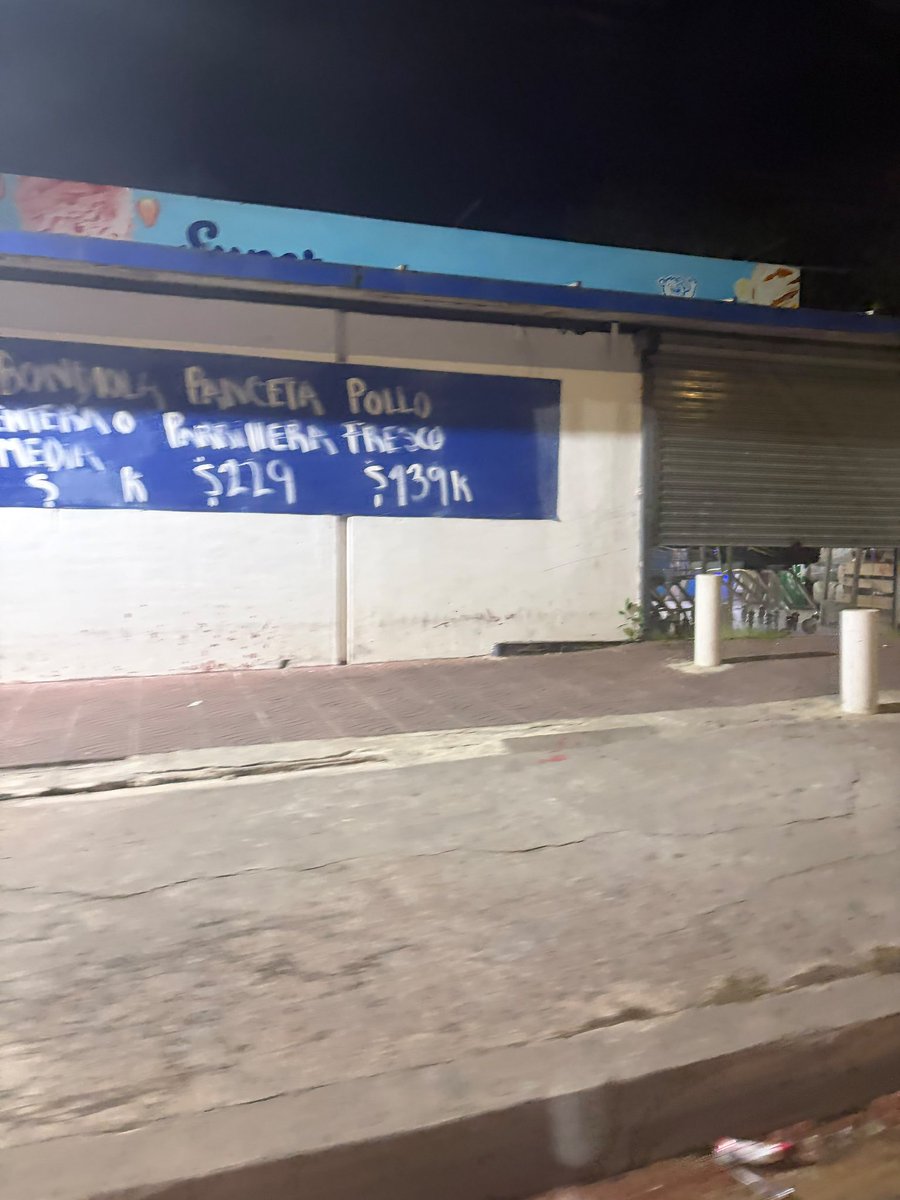 redbicheraof's tweet photo. A las 22:30 salimos en taxi a buscarlo. Recorrimos un barrio que no conocemos, pero no estaba en la dirección indicada. 💔 Usamos plata que no tenemos y quedamos debiendo $800 al chico del traslado. ¿Nos ayudan a cubrirlos? 🙏 Compartir no alcanza si nadie se involucra.💔😔 https://t.co/1Fax1PYoy8