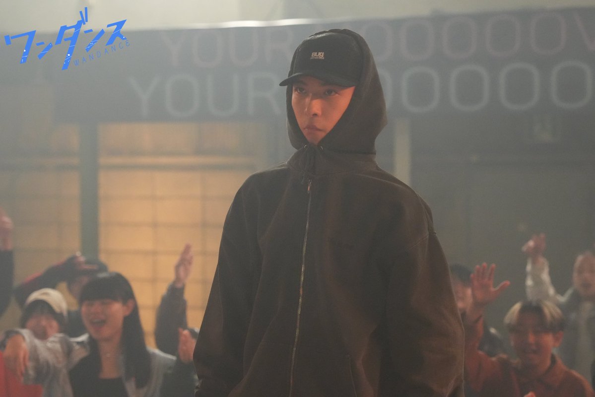 wandance_movie's tweet photo. ────── ⋆˙
　映画『#ワンダンス』
　TSUKKI 場面写真解禁 .ᐟ📸
　　　　　˙⋆ ──────

「ダンス一筋の姿勢が
アーティストとして素晴らしい」

草場監督も絶賛する
世界的ダンサー #TSUKKI が演じるのは
カボの最強のライバル・カベ🔥

鋭い眼差しから伝わる闘志と
圧巻のパワームーブ。

スクリーンで繰り広げられる
白熱のダンスバトルにご期待ください⚡

#映画ワンダンス
𝟭𝟭.𝟮𝟳 𝗙𝗿𝗶
https://t.co/b6qH3MEGAq