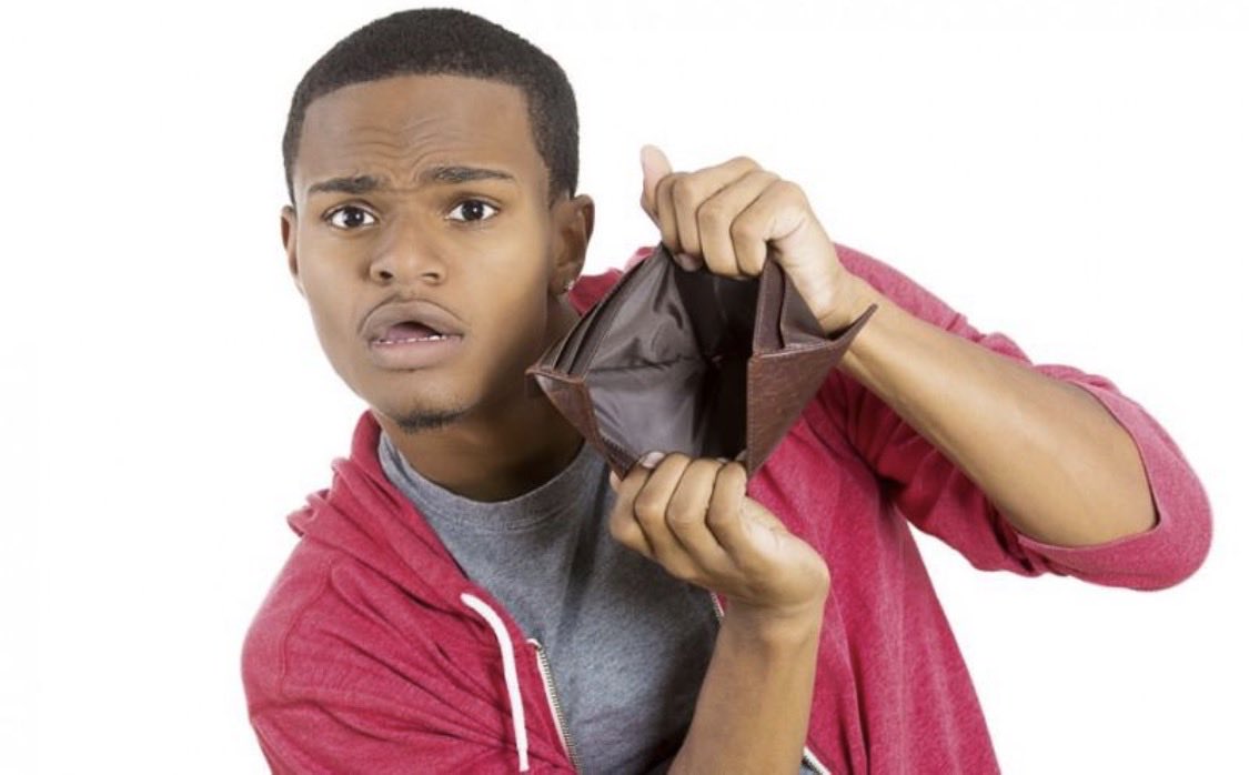 Xred1000's tweet photo. BRO ACTS RICH UNTIL THE BILL ARRIVES 💀😭

#Relatable #Funny #Viral https://t.co/XPBFbHUMaU