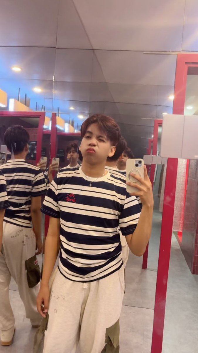 Rellonedge's tweet photo. gas mutualan nnti ku folbek
#gaykarawang #Femboy https://t.co/R2ZdJ8jiwv