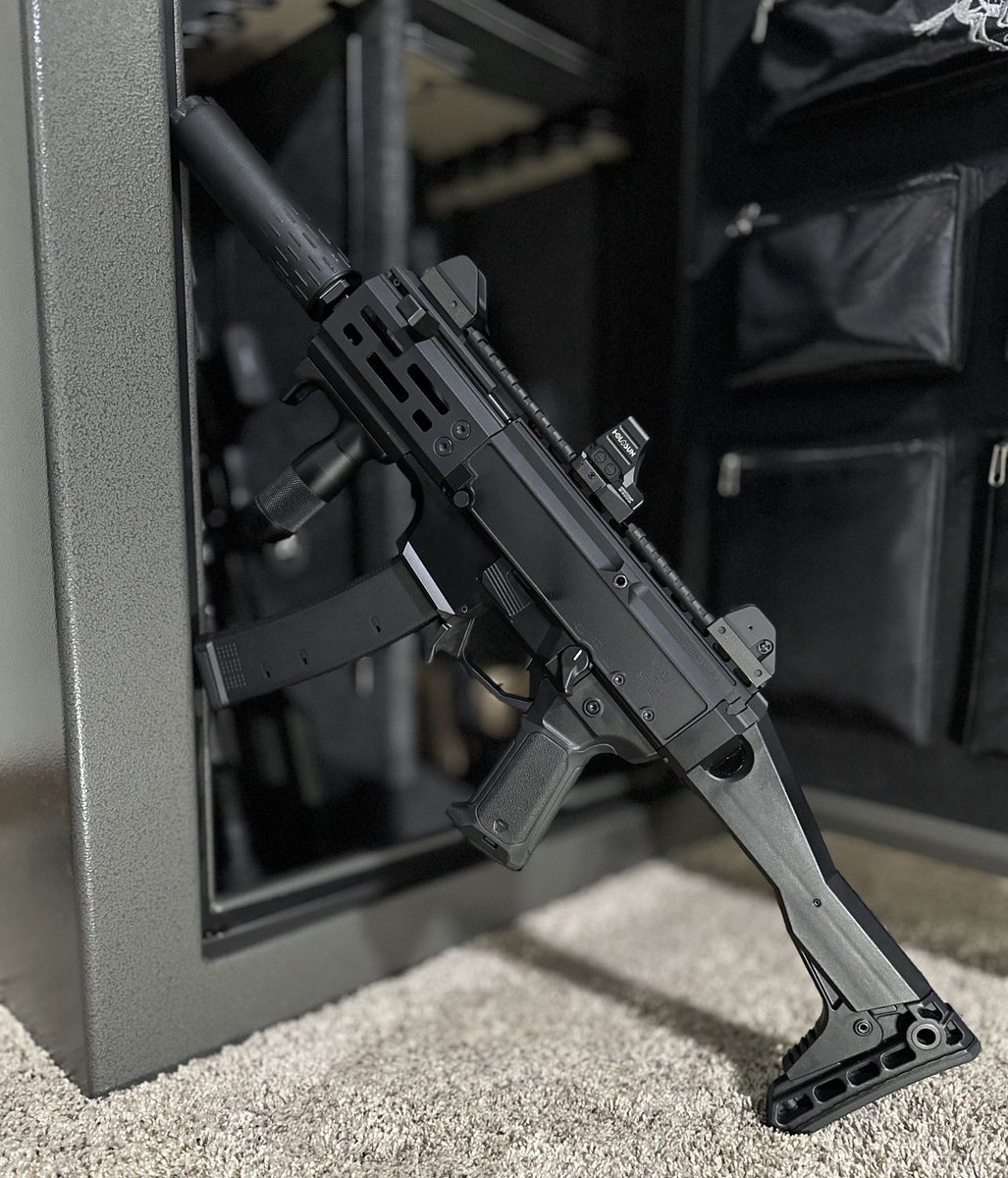 WeaponsVault's tweet photo. Is everyone just SBR'ing now? https://t.co/E3NWv0xXOd
