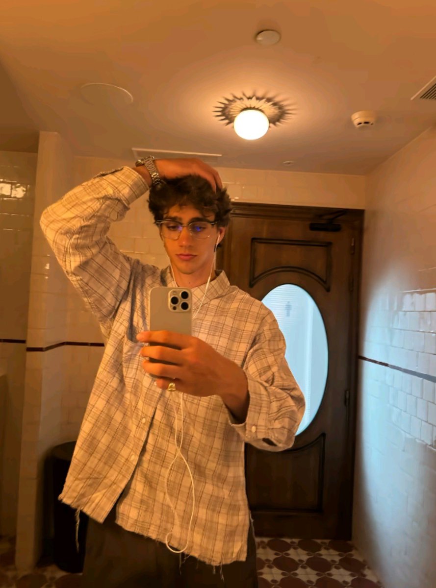 mrttleo tweet picture