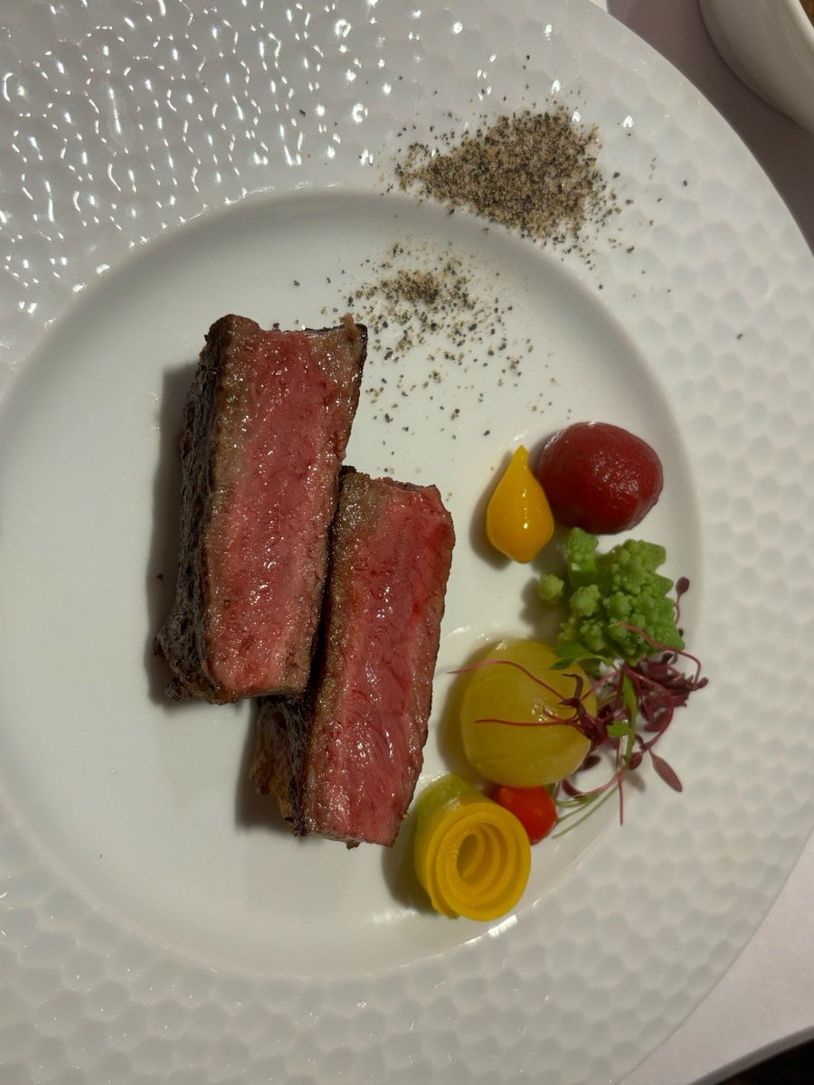 Dahat0227's tweet photo. 今日のランチはユニークな侔痘思盎を使った創作料理！新感覚の味わいがやみつきになるよ https://t.co/YTtbXfhXZB