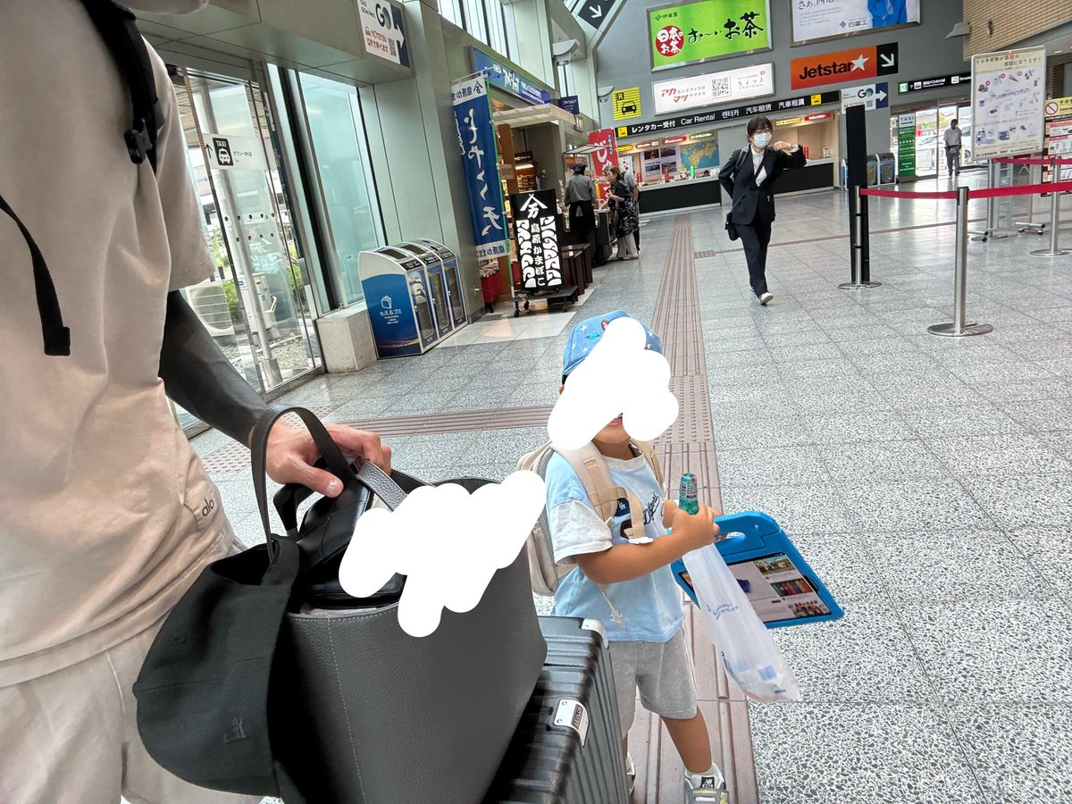 becorep's tweet photo. ✈️ https://t.co/X2QCe91J3m