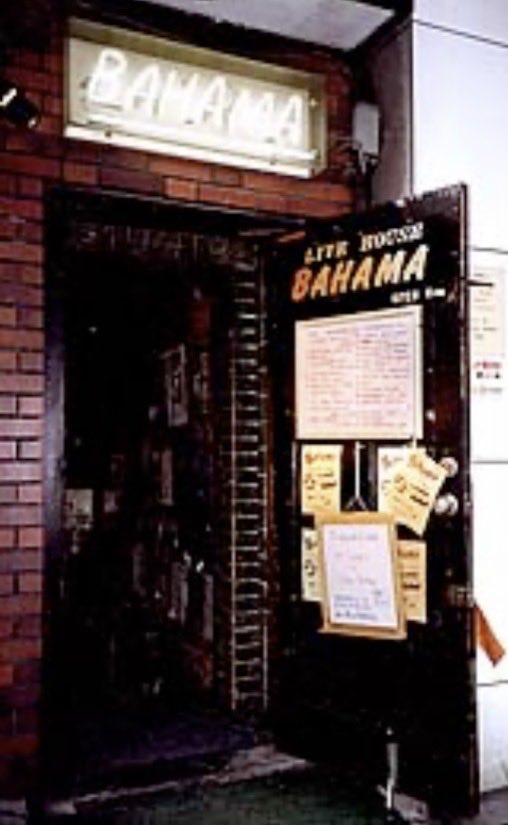 KK_paradox's tweet photo. 我らが青春の心斎橋BAHAMA
閉店して20年、最近まで扉だけが残っててたまに通る時、写真撮ってたんやけど

ついに扉が変わってた😵‍💫💦

何やら千葉の市川に新しくBAHAMAが出来てそこに受け継がれてるみたい🖖

(ステッカー左上にショットガンマリッジ😘) https://t.co/eqEh6JyR0L