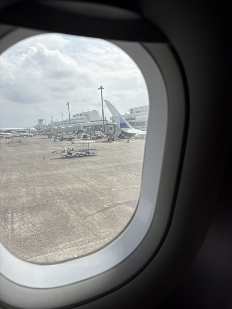 Beautiful_runa's tweet photo. 2時間の旅！出発✈️ https://t.co/BnGY121xX3