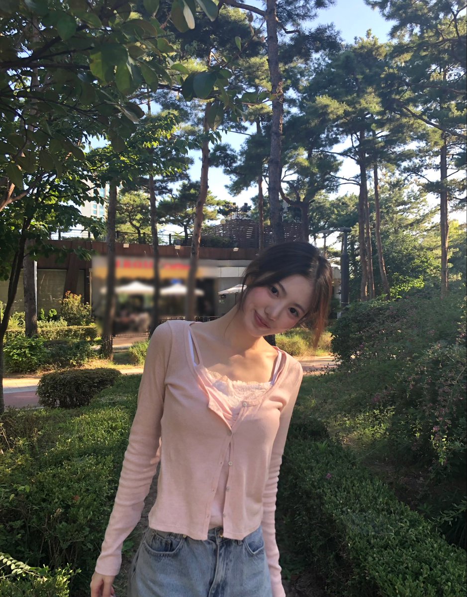 KiiiKiii_talk's tweet photo. 🌸🍃

#KiiiKiii #키키 #SUI #수이 https://t.co/ZYFTaIHNsQ