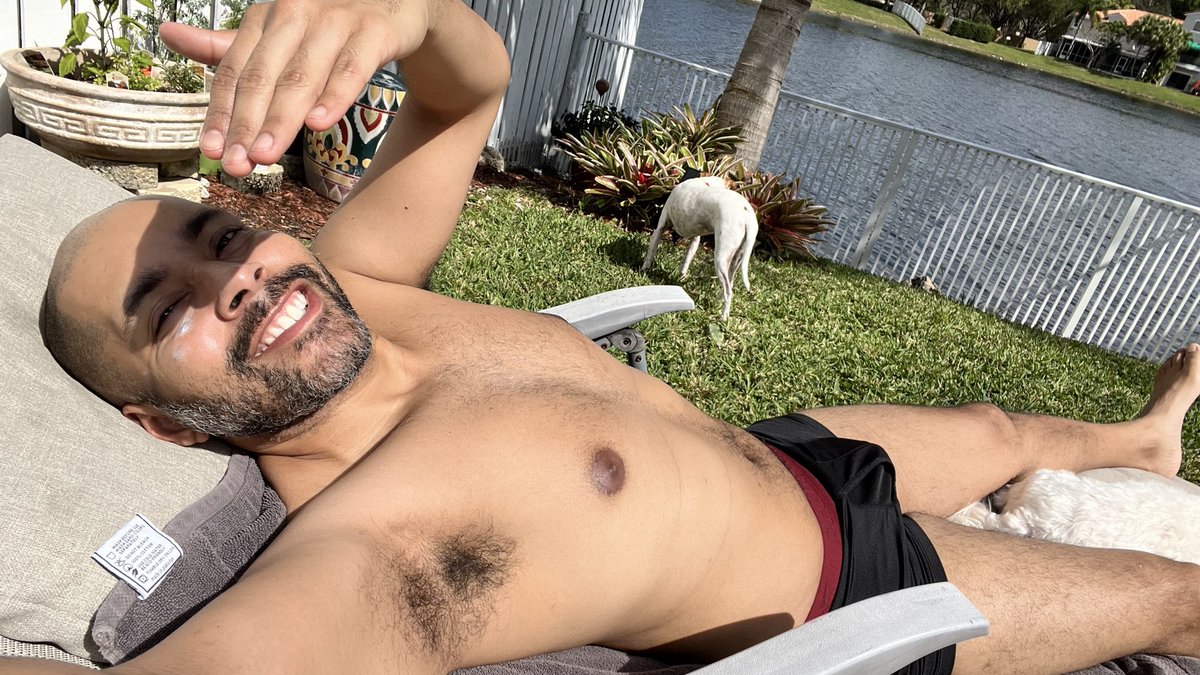 ricletinho1's tweet photo. Got a tan? https://t.co/pkc2s9iedL