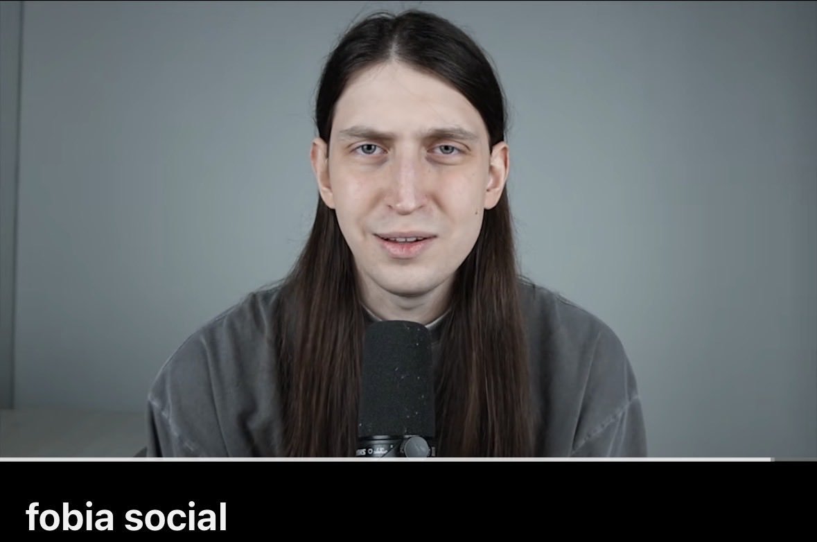 cine_088's tweet photo. O cara é meio narcisista né??? Lançar esse vídeo agora no meio do segundo turno???? Pra que https://t.co/jSFDZfYBNF