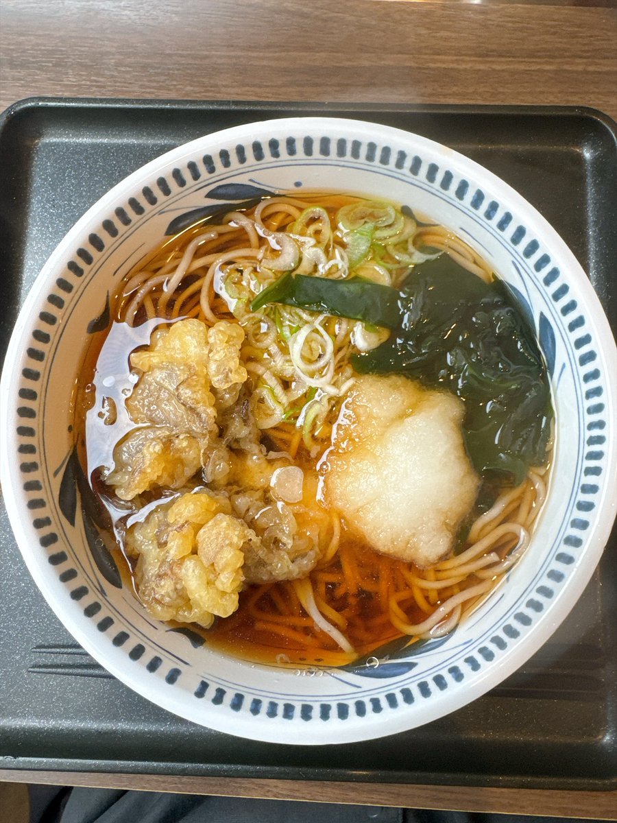 katagiri_nend's tweet photo. 池袋店限定と聞いてた舞茸天があったので食べた(*´-`)
#立ち食いそば
#しぶそば https://t.co/qFgq8zLrNR