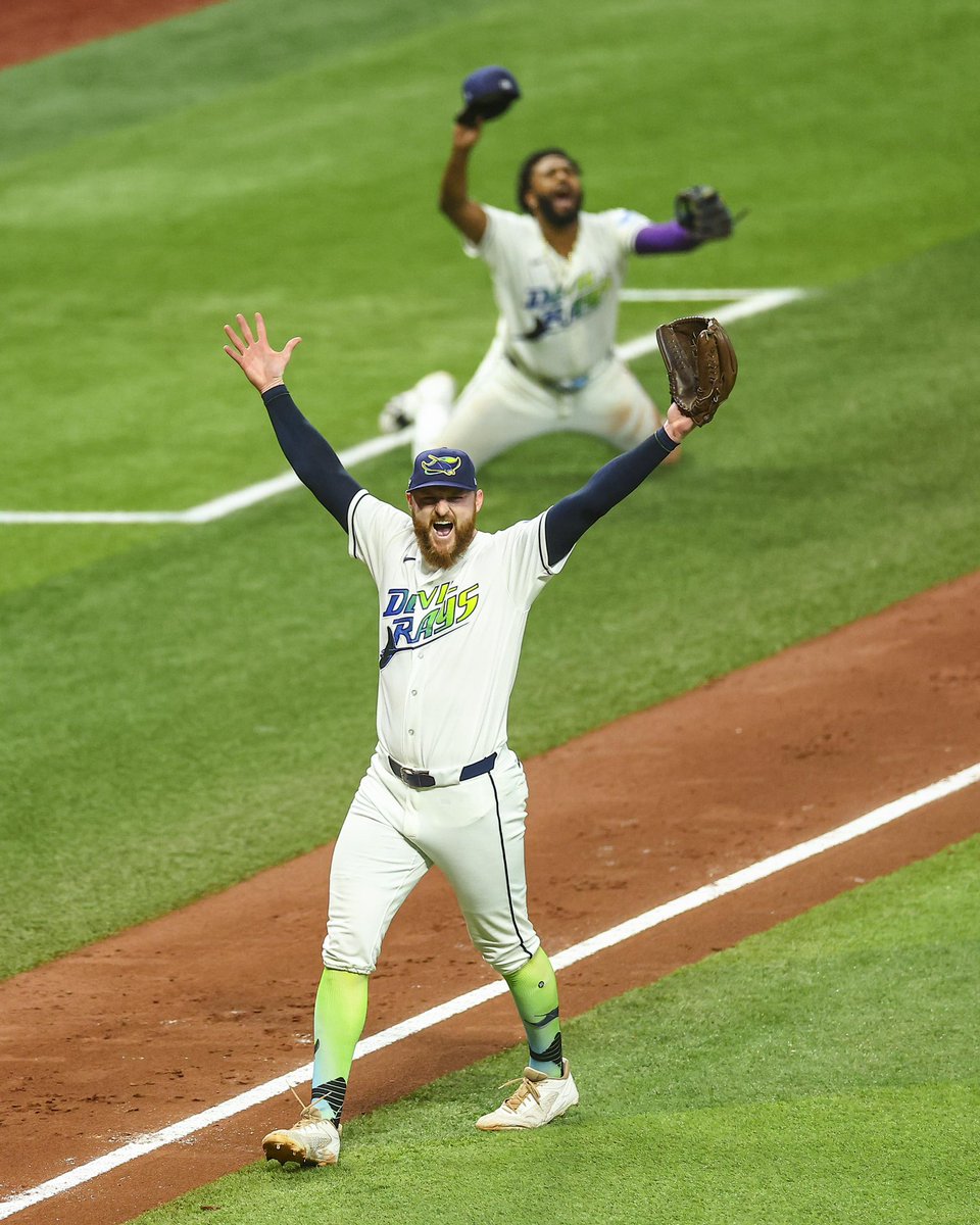 RaysBaseball's tweet photo. A moment we’ll never forget

#ForTampaBay | #Postseason https://t.co/dnUUh3wgHJ