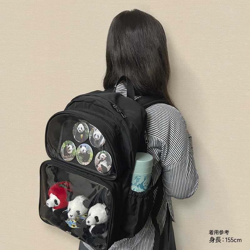 UENO_Info's tweet photo. ＼🐼本日発売🐼／

10月20日(火)に、秋のおでかけにぴったりなリュックが新登場！クリアポケットに自分の「好き」を主張するアイテムを入れて、かわいくデコレーションしてくださいね♪

《商品情報》
『上野パンダファミリークリアポケットリュック』税込5,500円

▼詳細
https://t.co/xW9N0AqOmb https://t.co/xTqT847tjV