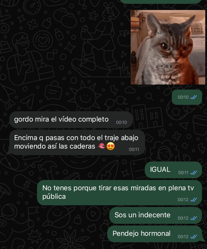 fairyln43's tweet photo. vi que hacían esto de varios ships pero ninguno #kimico así q nada eso 
Fake chat - a quien miras? https://t.co/6gg7zzDNje
