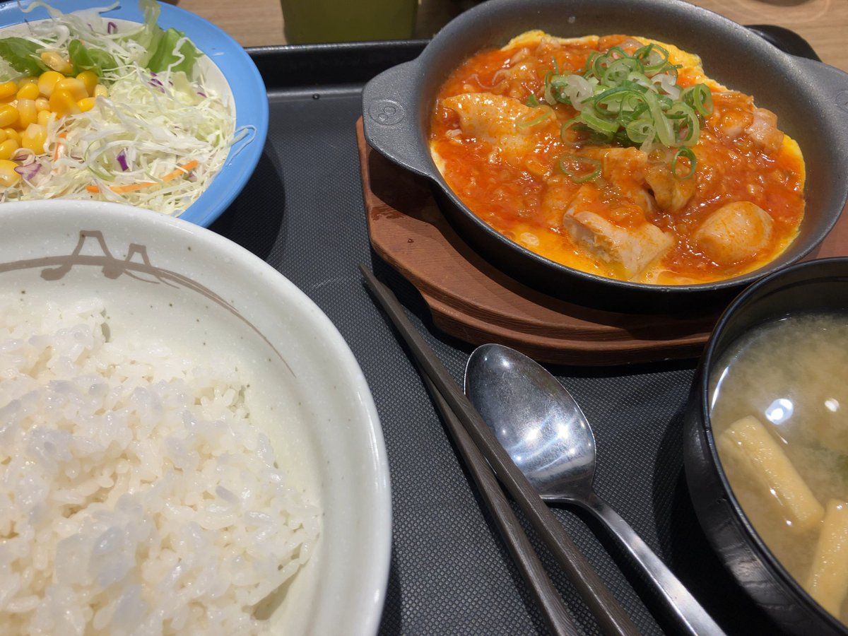 2xillia7's tweet photo. 松屋、ごろチキチリソース定食🇨🇱
安定のごろチキにチリソースで想像通りの味でご飯は進む
新米フェアなので遠慮なくおかわりしよう https://t.co/5R1Nz3c5Kt