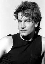 tjoshua_tree's tweet photo. Bono era um dos homens mais lindos do mundo nos anos 80, poderia ter virado modelo ou ator mas decidiu virar rockstar e cravar seu nome na história da música como vocalista de uma das bandas mais bem sucedidas da história https://t.co/iQ2bTv3Guo