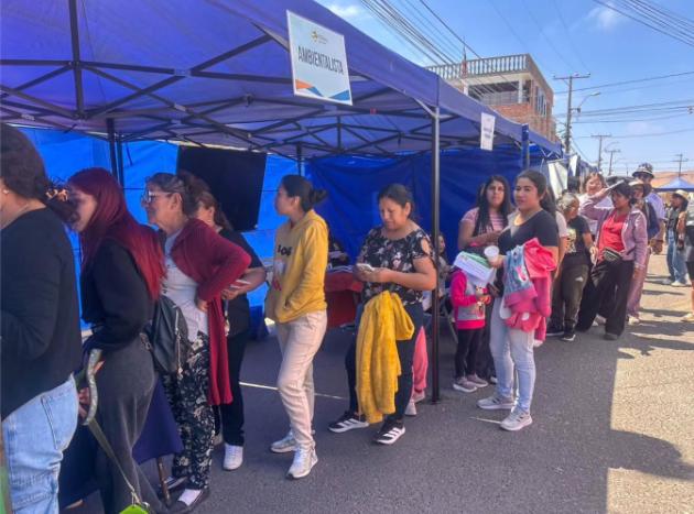 ElLongino's tweet photo. Municipio de Alto Hospicio acerca servicios gratuitos y atención comunitaria a vecinos de Santa Rosa https://t.co/URpocrG7Pv 
Visite https://t.co/EsH7CuoXwF
#AltoHospicio #Iquique #Tarapaca #Chile https://t.co/FgY7AuIntn