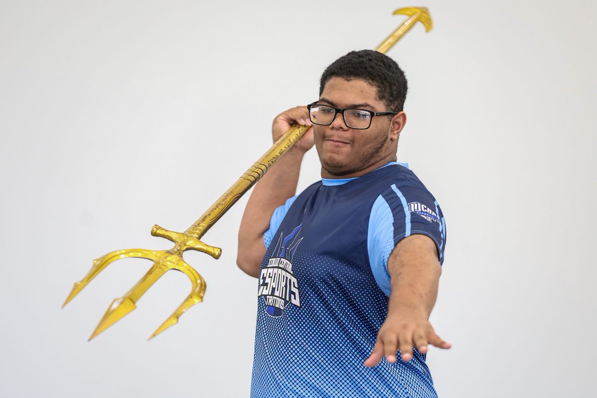 ICTritons's tweet photo. Esports #MediaDay drop! Enjoy a glimpse into today’s (10/19) first-ever Triton Esports Media Day and a look inside the Esports Lab at tonight’s #MarvelRivals and #Fortnite practice! 🎮🔱📸 More at https://t.co/gqYNVejPUz #TritonNation #TritonExperience #BeATriton #GameOn https://t.co/1vAagWHaK6