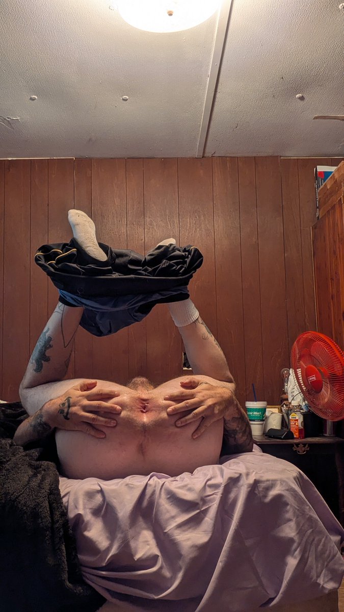 JSistrunk1981's tweet photo. @cumsippers I need someone like you to fuck my tight white ass https://t.co/30hE5TFEFo