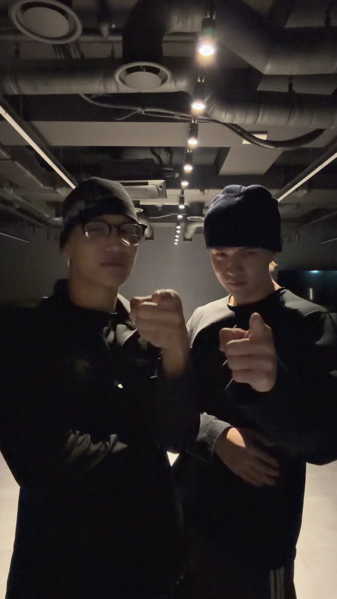 milkteus's tweet photo. MY SEKAI BLONDE TWINS https://t.co/tBsERNmCpU