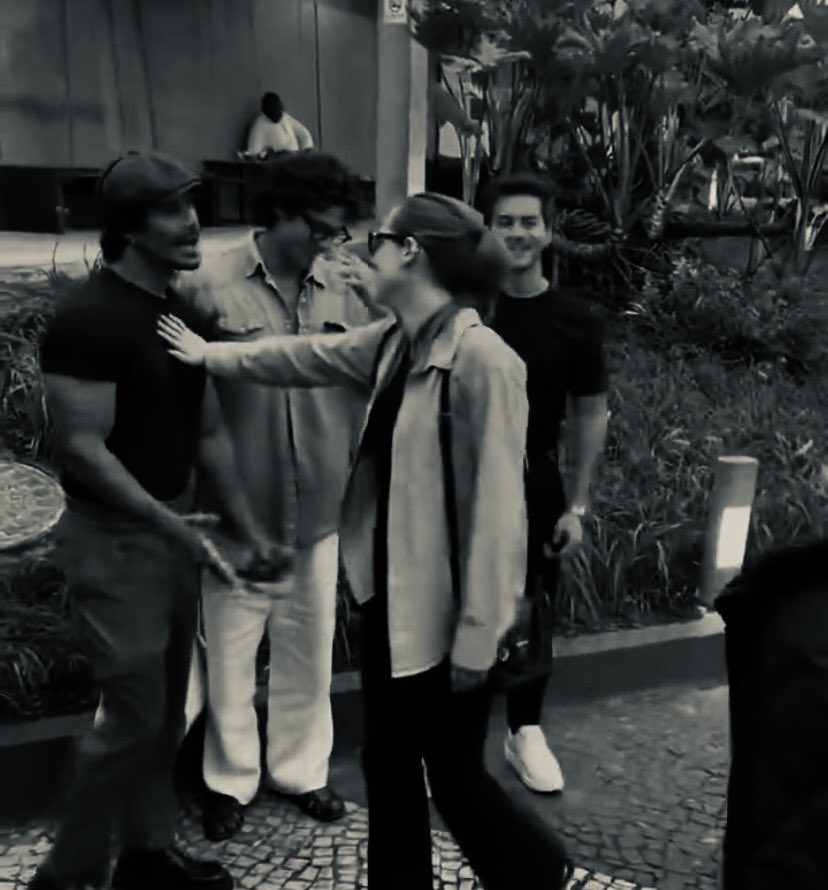 mdscaelphia's tweet photo. acostumei a te esquecer, mas tudo volta quando te vejo, sabe… ❤️‍🔥 https://t.co/KBLXZ2e84K