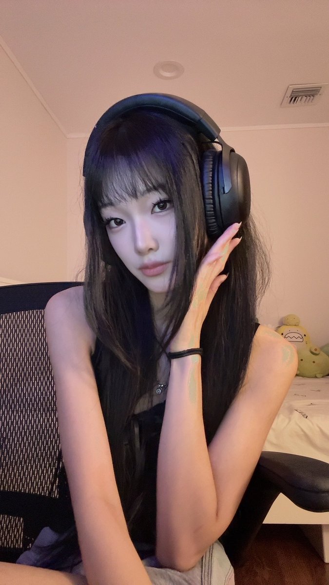yuenxxa's tweet photo. Road to 1k https://t.co/My1ZETRH1J ᡣ • . • 𐭩 ♡ come say hii !! #Twitch #Streamer https://t.co/wyd0CXv6B8
