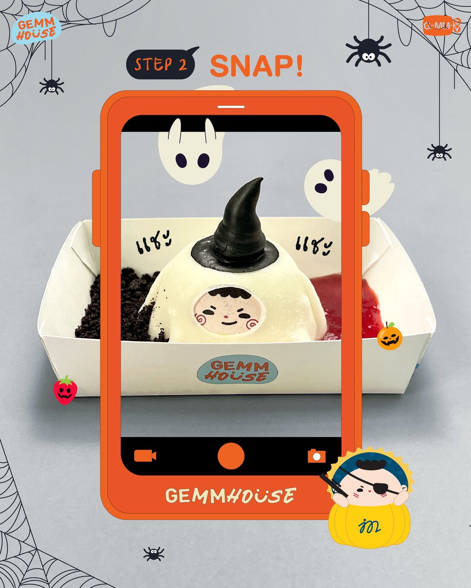GEMMHOUSE's tweet photo. PEAK-A-BOO! 🎃👻

The cutest treats are here! มาอร่อยและสนุกกับเมนูฮาโลวีนสุดพิเศษ “Calamansi Yogurt Panna Cotta” กันได้แล้ววันนี้ที่ GEMM HOUSE

PRICE: 175 THB / PIECE

*Choose 1 GMMTV FANDOM CHARACTER from 34 Characters.

🗓️ วางจำหน่ายเฉพาะที่ GEMM HOUSE ตั้งแต่วันที่ 20 ตุลาคม - 2 พฤศจิกายน 2569 (สินค้ามีจำนวนจำกัด) Available at GEMM HOUSE from 20 October - 2 November 2026 (Available in limited quantities.)

🔗 Reservations open via https://t.co/lulRmfuEjZ

#GEMMHOUSE #GMMTV