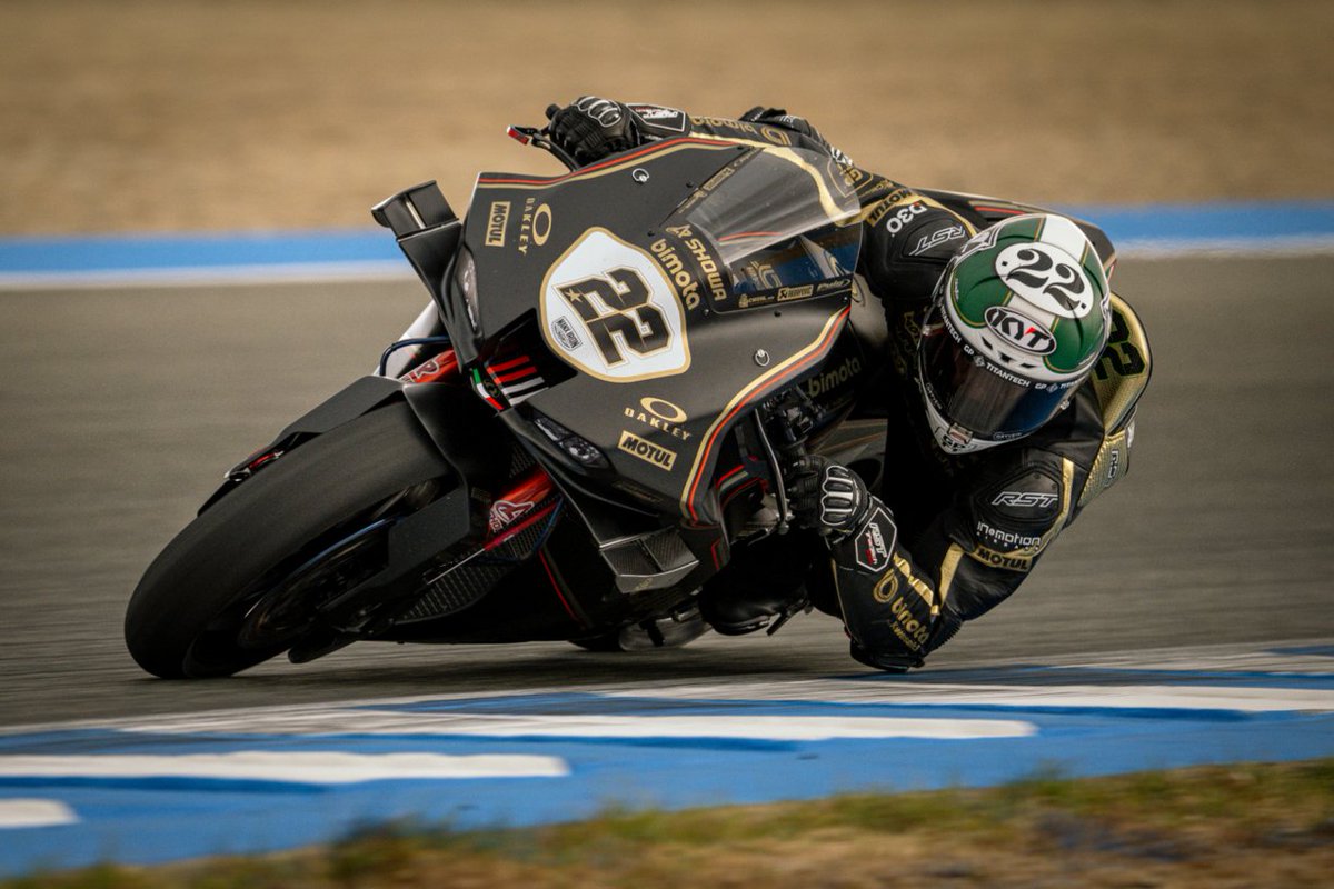 bimota_JP's tweet photo. 先週末のスーパーバイク世界選手権
最終戦へレス（スペイン）
bimota by Kawasaki Racing Team のリザルトは
#22 アレックス・ロウズ選手　8位-5位-7位
#47 アクセル・バッサーニ選手　10位-12位-8位
（Race1-Superpole Race-Race2）

みなさま、応援ありがとうございました。
#BBKRT #WSBK https://t.co/jFKJifiTSM