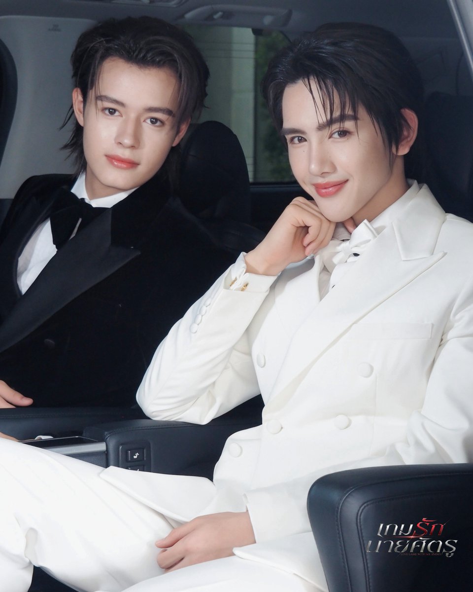 LoveGame9ENY's tweet photo. 2 หนุ่ม อเล็กซ์ และ ทีม จาก VIVIAN ENTERTAINMENT พร้อมร่วม งาน HOWE AWARDS 2026 ฉลองครบรอบ 14 ปี ที่ BITEC BANGNA

#HOWEAWARDS2026 
#AlexAlexander #TeamTeeradon  #เกมรักนายศัตรู https://t.co/YjPvz3XjhN
