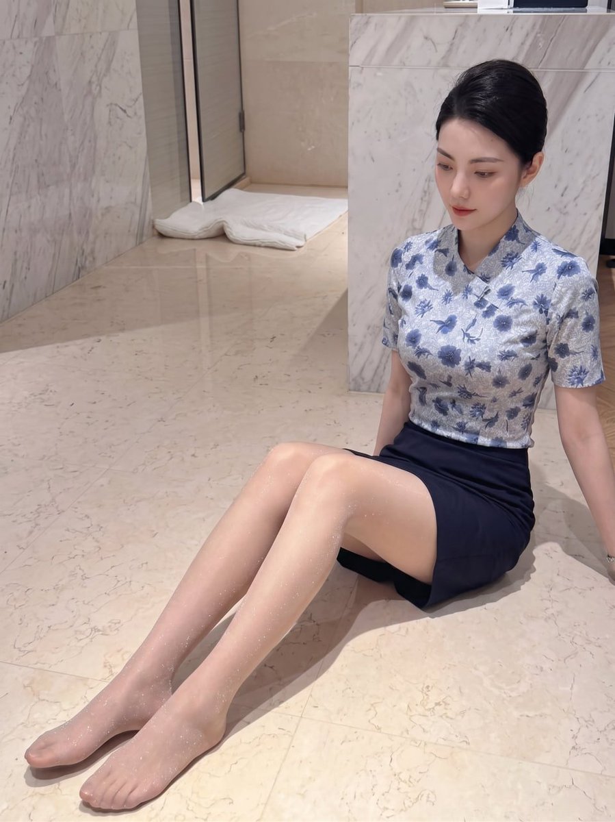 Pra54339187Aris's tweet photo. 我算明白了，你们对空姐的幻想，根本不是因为衣服多好看，而是喜欢那种“她白天对别人那么高冷，晚上在我面前却反差这么大”的专属感，对吧？ https://t.co/m7jrEedPwY