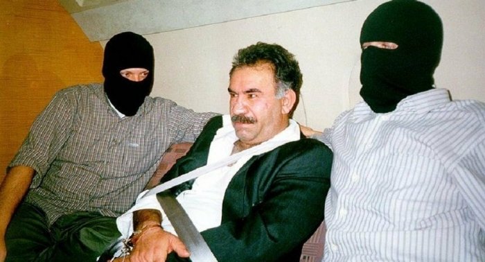 AlpaslanGunduz5's tweet photo. @sakiksirri Sırrı,  senin önderin p*ç apo uçakta gelirken ;
Mit: Memleketine hoş geldin abdullah
Apo: Beni öldürmeyin, devletimle işbirliğine hazırım.. https://t.co/Q7j9GpCLAH