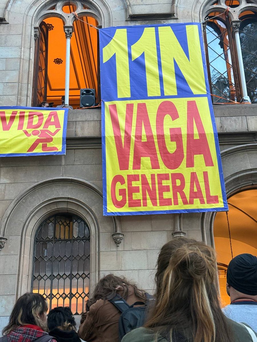 anticapiCat's tweet photo. 🔴Ahir es va encetar la Casa de la Vaga a l'edifici històric de la UB i vam participar a l'assemblea constitutiva; serà un espai de referència durant els dies previs a la vaga.

✊🏼Tenim un lloc on trobar-nos, formar-nos i coordinar la vaga de l'11-N. Participem-hi plegades! https://t.co/l29TEPB1s4