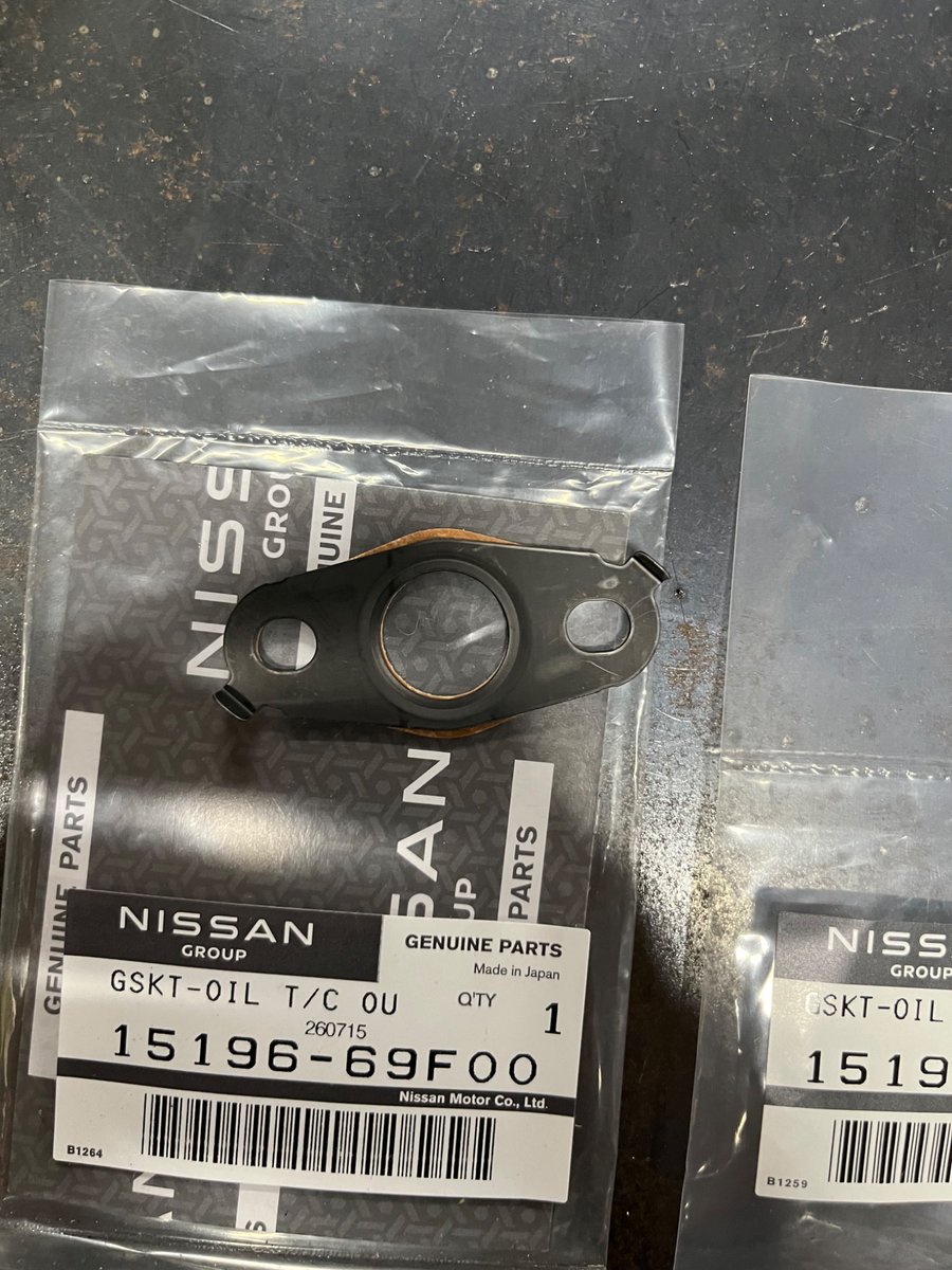 akapen_2540's tweet photo. 令和の純正流用
シルビアのオイルリターンガスケットはジューク用がピッタリ
値段も半額以下
しかも紙からメタルになってカッコいい https://t.co/oEIWNdgFQ2