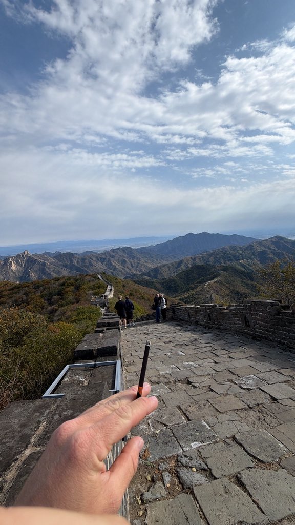 AJS6789's tweet photo. Unemployed friend on a Tuesday 
Great Wall of China cig 
Nice https://t.co/7ZpwD9kIY1