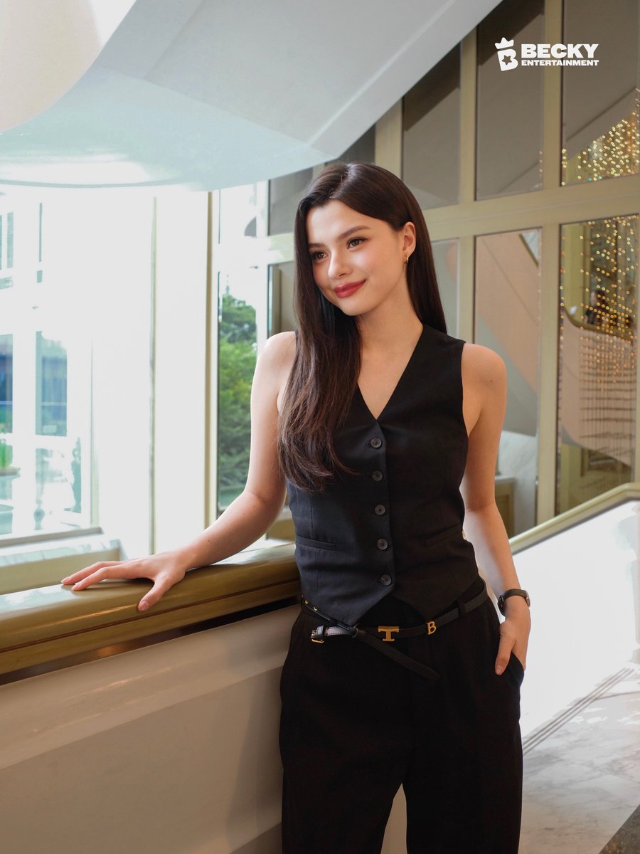 beckyentofc's tweet photo. Rebecca (Becky) Patricia Armstrong at the Business of Luxury Summit — Asia Edition by Financial Times &amp; Nikkei. ✨📸

#FTLuxuryxBecky #FTLuxury
#beckysangels #BeckyArmstrong https://t.co/hgnA5EIlfB