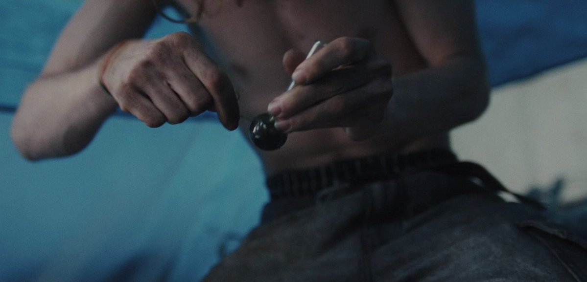 leviticainn's tweet photo. the boxers peeking over the waistband bro https://t.co/ebPib0j64u