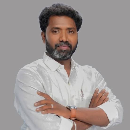 Saattaidurai's tweet photo. நாம்தமிழர் கட்சியின் மாநில ஒருங்கிணைப்பாளர் சகோதரர் இணைமதிவாணன் சென்னையிலிருந்து தென்காசி செல்லும் தொடர் வண்டியில் இருந்து இறக்கப்பட்டு பாதிவழியில் கைது செய்யப்பட்டுள்ளார்
ஜனநாயக சக்திகளை பயங்கரவாதிகளை போல கைது செய்யும் தவெகவின் பாசிசபோக்கு வன்மையாக கண்டிக்கதக்கது .
கோழைத்தனமான இந்த அரசபயங்கரவாதத்திற்கு நிச்சயம் சட்டத்தின்படி பதிலடி கொடுப்போம் !
#TVKFailsTN