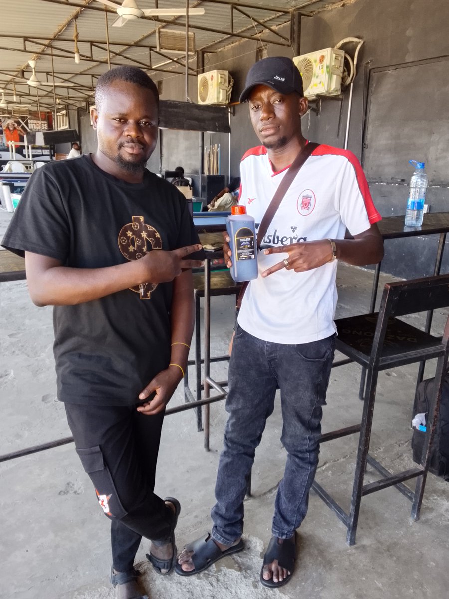 MkulimaKante's tweet photo. Kipekee nikushukuru sana @FxHotnigga kwa kusupport harakati za mgonga ulimbo.

 Ninakuombea kwa Mwenyezi Mungu ulipotoa pakajazilizwe zaidi.

Sisi kama vijana bado tuna safari ndefu sana na kila support inathaminiwa kwa wivu mkubwa.

Karibuni sana mkulima wine🍷 https://t.co/IVUP4oGLgi
