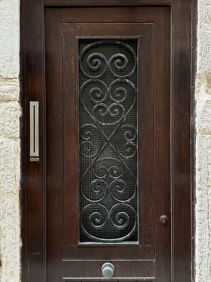 velvetpoisonlis's tweet photo. Tiramisu inspired by the ironwork on one of my favourite doors in Venice https://t.co/zzsemQSHzh