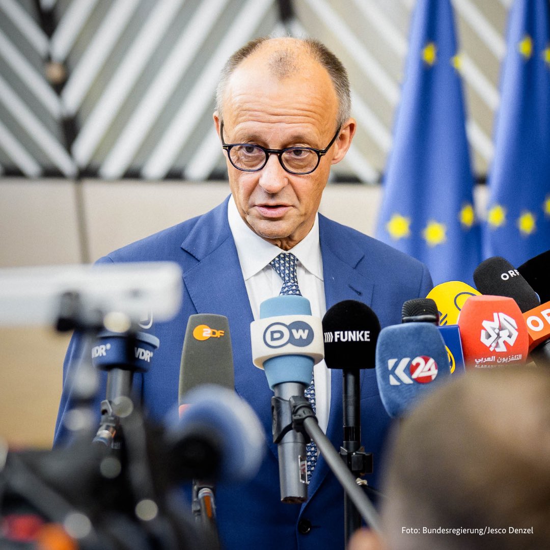 krawattenzwang's tweet photo. Meine Beobachtung: Merz ist als Reformer und Wirtschaftsliberaler angetreten, und viele junge Unionsabgeordnete sehen sich offenbar genauso. Ob der neue Kleidungsstil im Bundestag ein Symptom davon ist oder einfach Anpassung ans Kanzleramt, sei dahingestellt. Ich begrüße ihn. https://t.co/pDYuwSj1TB