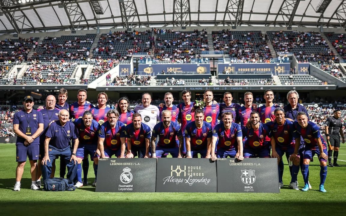 FEAFV's tweet photo. 🗞📰 @diarioas | "Los veteranos no entienden de colores"

⚽ Cada vez son más habituales los partidos entre exfutbolistas, pero no siempre los equipos están plagados de leyendas. 

📲https://t.co/tx7F01zTwB

#SiempreFutbolistas #FEAFV https://t.co/UDMwhisHPn