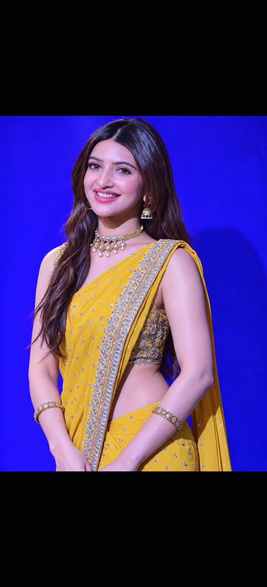 jhdnmas's tweet photo. Me : Enna da apdi pakura 
Frnd : Paaka ponnu mathiri iruka da 😍 unn iduppu semmaiya Iruku da 😘🥰
Me : chi porukki 🫣....Room ku va da 😍 https://t.co/J9Rrmlq0e6