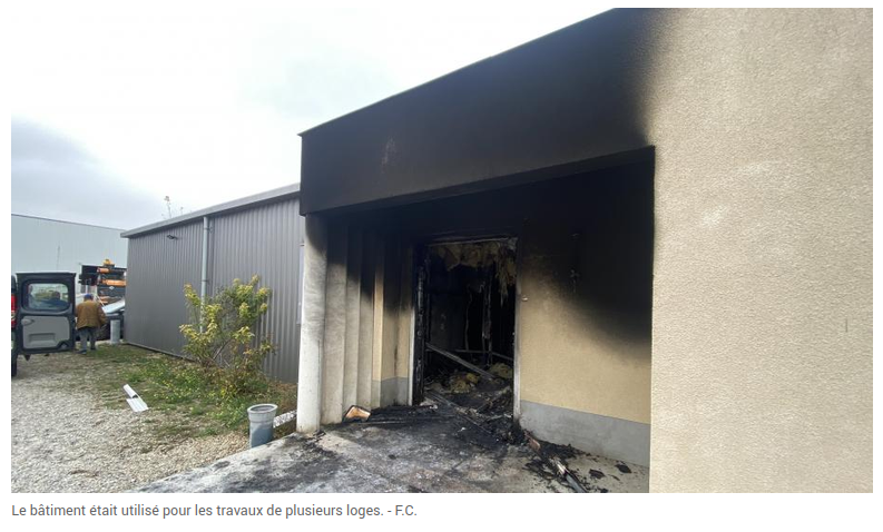 Casimir_Noir's tweet photo. #GLDF
Les locaux de la Grande Loge de France incendiés à Cormontreuil, près de Reims.
https://t.co/ke5CjdCdpD https://t.co/mf9vrxrckY